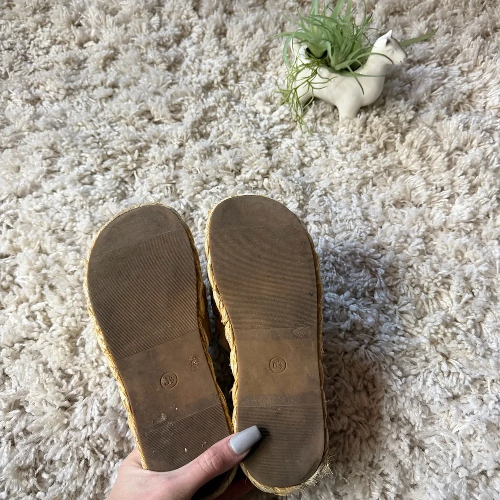 Braided a new day, bohemian style woven, super cute Tan Slide Sandals size 6.5 - Picture 4 of 4
